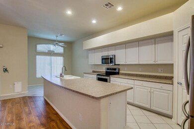 ISLAND KITCHEN
