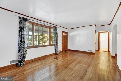 621 Woodsdale Rd, Catonsville, MD 21228 - photo 4