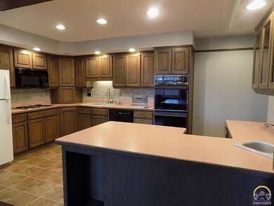 3204 SW Randolph Ave, Topeka, KS 66611 - photo 2