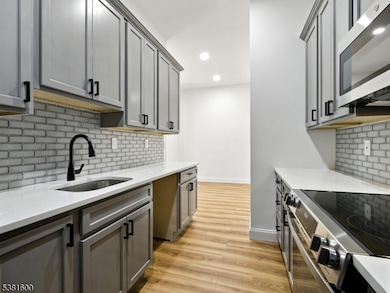 111 Mulberry St unit 1O, Newark, NJ 07102 - photo 3