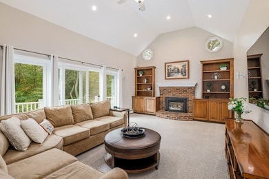 29 Lawrence Dr, Franklin, MA 02038 - photo 5