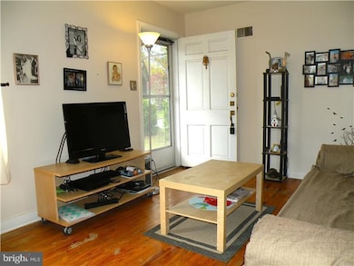 301 Mckinley Ave, Reading, PA 19605 - photo 4