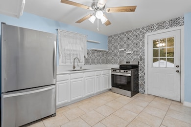 67 Elizabeth Ave, Bloomfield, CT 06002 - photo 2