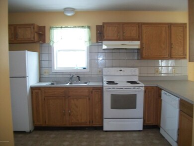 6577 Swarthmore Dr, Tobyhanna, PA 18466 - photo 2