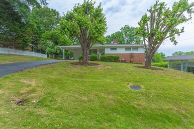 105 Clebourne Ave-2