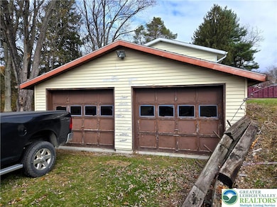 6134 Bottom Rd, Slatington, PA 18080 - photo 6