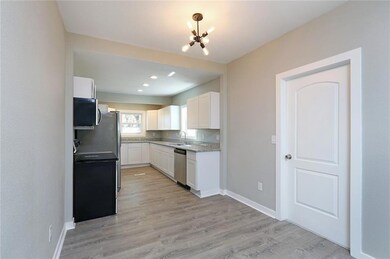 3945 40th St, Des Moines, IA 50310 - photo 4