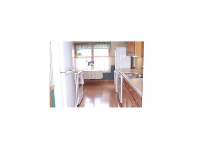 Kitchen. Bright kichen dining area
