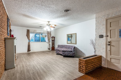 8516 La Jolla Ct, Benbrook, TX 76116 - photo 3