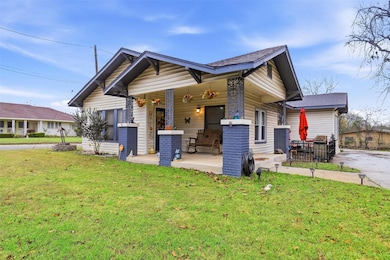 618 Granbury St, Cleburne, TX 76033 - photo 2