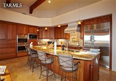 GOURMET KITCHEN AREA