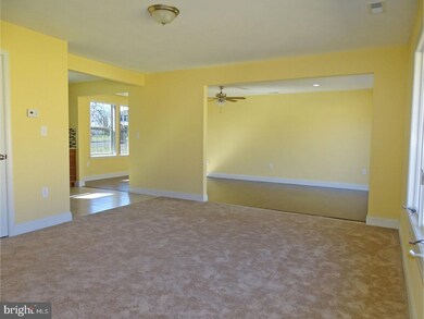 18 Arch Ln, Levittown, PA 19055 - photo 5
