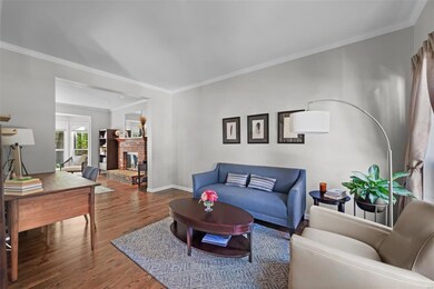 Livingroom flows to Family Room