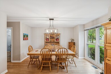 unlisted-address, Glenview, IL 60026 - photo 5