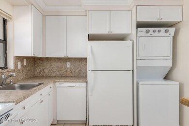 17_230Broadview208_mls