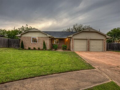 821 Wilkinson Ct, Moore, OK 73160 - photo 2