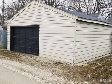 2115 S Pershing Dr, Muncie, IN 47302 - photo 3