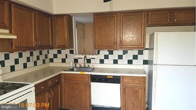 8128 Londonderry Ct, Laurel, MD 20707 - photo 5