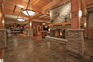 2035 N Us-31 unit 303, Traverse City, MI 49686 - photo 4