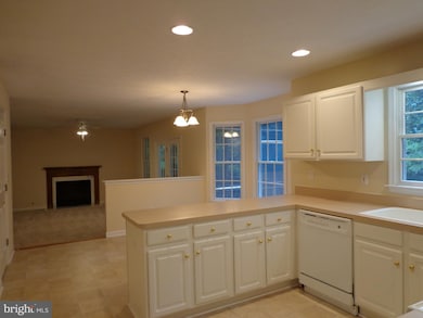 23128 Winterberry Ln, California, MD 20619 - photo 5