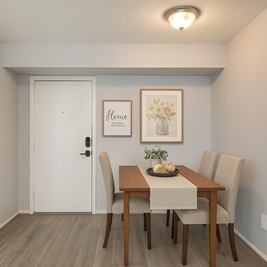 Breakfast nook at entry