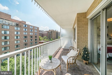 Potomac Plaza Terraces unit 612, Washington, DC 20037 - photo 2