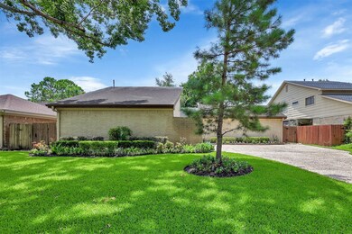 14915 El Miranda Dr, Houston, TX 77095 - photo 2