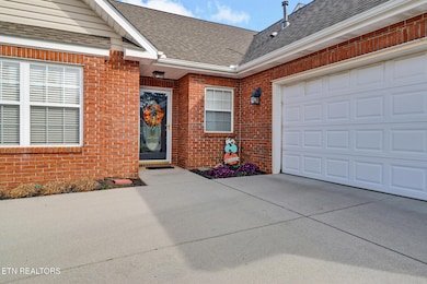 7038 Winter Oaks Way unit 40, Knoxville, TN 37918 - photo 2