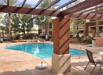 BEAUTIFUL GATED COMMUNITY CLOSE TO SUMMERLIN PARKW