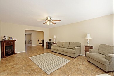 Living room 4