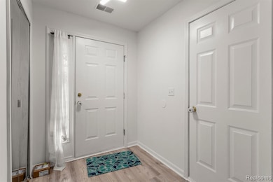 17193 Higdon Dr unit 5, Brownstown, MI 48193 - photo 4