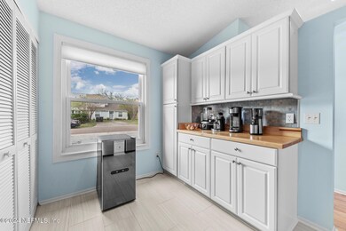 Bright Kitchen