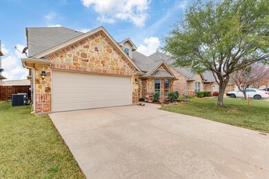 3153 Well Springs Dr, Hurst, TX 76053 - photo 3