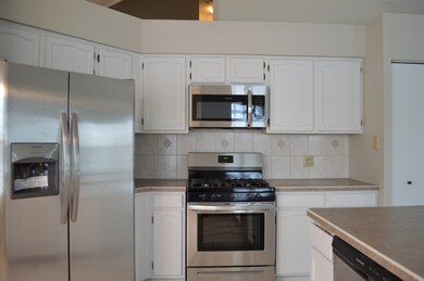 1657 Glengarry Ct unit 104, Algonquin, IL 60102 - photo 2