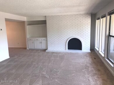livingroom fireplace