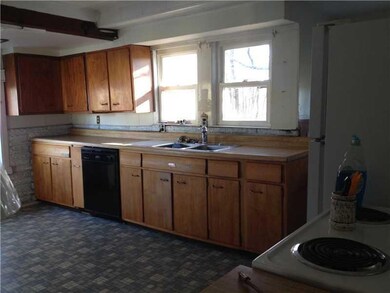 Kitchen. Solid wood cabinets.