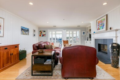 409 Chandlers Wharf Portland-large-004-0