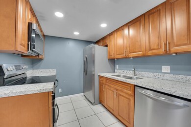 612 Executive Center Dr unit 106, West Palm Beach, FL 33401 - photo 5
