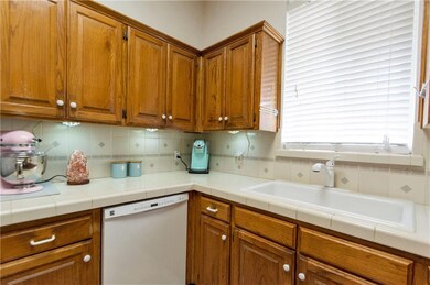 2121 NE 9th St, Moore, OK 73160 - photo 5