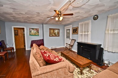 2214 Cramer Rd, Bushkill, PA 18324 - photo 4