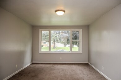 128 Toro Cir, Carpentersville, IL 60110 - photo 4