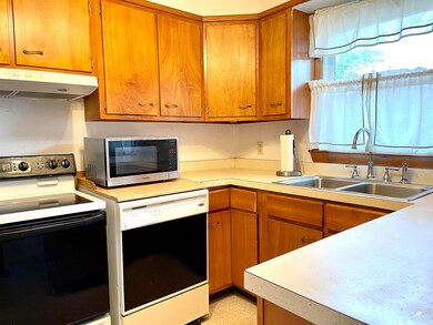 4 Spring St, Whitefield, NH 03598 - photo 2