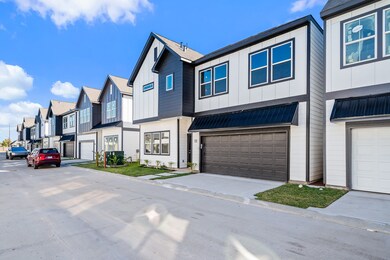 6702 Metro Blvd unit 12, Houston, TX 77083 - photo 2