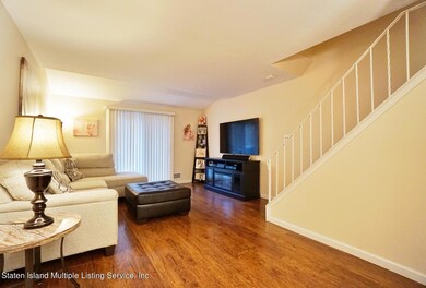 (3) LIVING ROOM