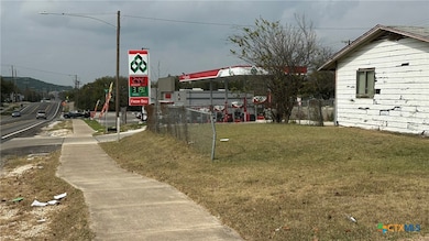 724 W Avenue B, Copperas Cove, TX 76522 - photo 2