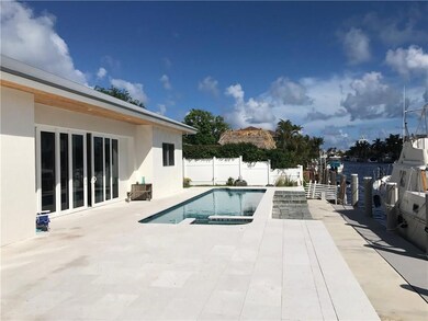 SPARKLING NEW DIAMOND BRIGHT POOL WITH JACUZZI, NE