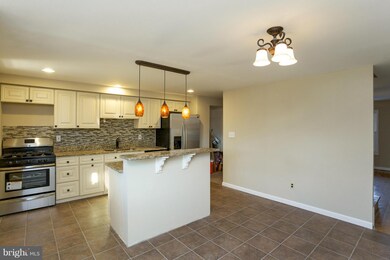 1006 Foxridge Ln, Essex, MD 21221 - photo 5