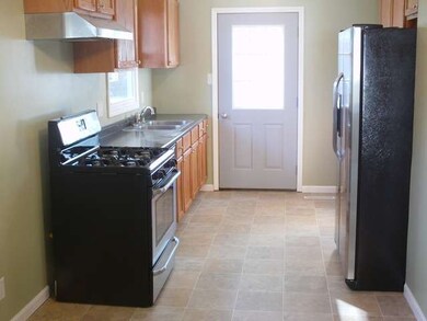 524 Waco Ln, Carpentersville, IL 60110 - photo 7