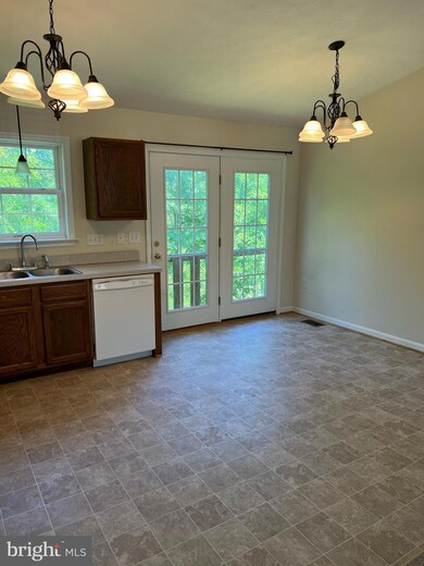 549 Stonewall St, Strasburg, VA 22657 - photo 7