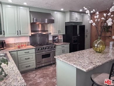 13807 Paddock St, Sylmar, CA 91342 - photo 3